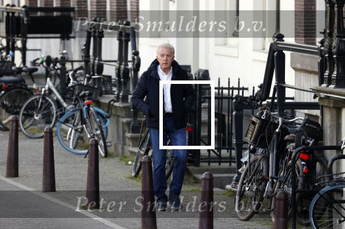 Amsterdam 14 april 2020
Andre v Duin gaat lekker vanaf zijn huis wandelen . Voor zijn raam staat een speelgoed beer voor de kinderen die de berenroute lopen . De beer was van zijn partner Martin
