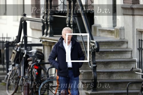 Amsterdam 14 april 2020
Andre v Duin gaat lekker vanaf zijn huis wandelen . Voor zijn raam staat een speelgoed beer voor de kinderen die de berenroute lopen . De beer was van zijn partner Martin