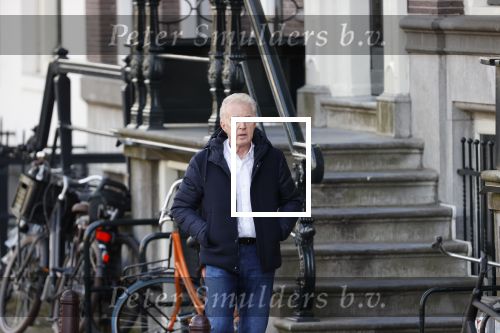 Amsterdam 14 april 2020
Andre v Duin gaat lekker vanaf zijn huis wandelen . Voor zijn raam staat een speelgoed beer voor de kinderen die de berenroute lopen . De beer was van zijn partner Martin