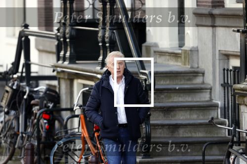 Amsterdam 14 april 2020
Andre v Duin gaat lekker vanaf zijn huis wandelen . Voor zijn raam staat een speelgoed beer voor de kinderen die de berenroute lopen . De beer was van zijn partner Martin