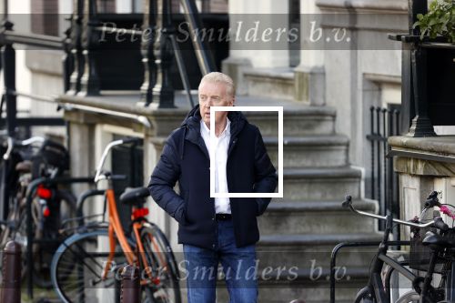 Amsterdam 14 april 2020
Andre v Duin gaat lekker vanaf zijn huis wandelen . Voor zijn raam staat een speelgoed beer voor de kinderen die de berenroute lopen . De beer was van zijn partner Martin