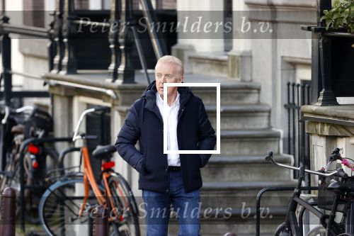 Amsterdam 14 april 2020
Andre v Duin gaat lekker vanaf zijn huis wandelen . Voor zijn raam staat een speelgoed beer voor de kinderen die de berenroute lopen . De beer was van zijn partner Martin