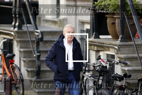 Amsterdam 14 april 2020
Andre v Duin gaat lekker vanaf zijn huis wandelen . Voor zijn raam staat een speelgoed beer voor de kinderen die de berenroute lopen . De beer was van zijn partner Martin