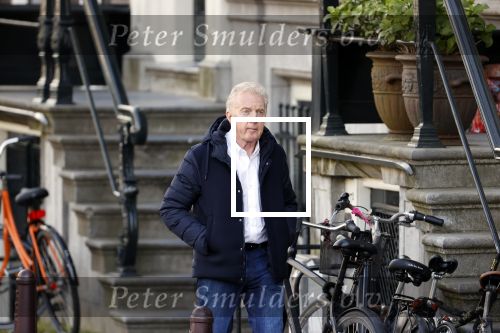 Amsterdam 14 april 2020
Andre v Duin gaat lekker vanaf zijn huis wandelen . Voor zijn raam staat een speelgoed beer voor de kinderen die de berenroute lopen . De beer was van zijn partner Martin
