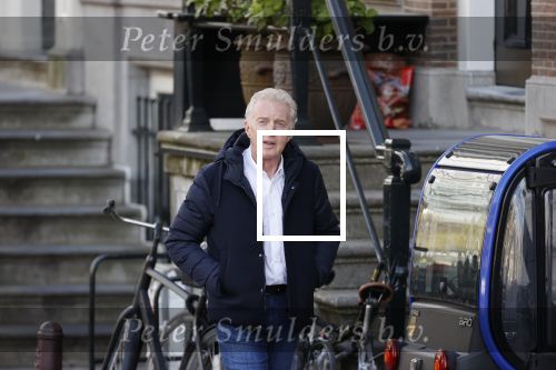 Amsterdam 14 april 2020
Andre v Duin gaat lekker vanaf zijn huis wandelen . Voor zijn raam staat een speelgoed beer voor de kinderen die de berenroute lopen . De beer was van zijn partner Martin