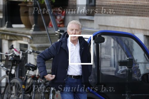 Amsterdam 14 april 2020
Andre v Duin gaat lekker vanaf zijn huis wandelen . Voor zijn raam staat een speelgoed beer voor de kinderen die de berenroute lopen . De beer was van zijn partner Martin