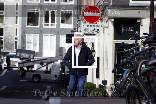 Amsterdam 14 april 2020
Andre v Duin gaat lekker vanaf zijn huis wandelen . Voor zijn raam staat een speelgoed beer voor de kinderen die de berenroute lopen . De beer was van zijn partner Martin