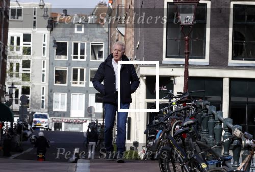 Amsterdam 14 april 2020
Andre v Duin gaat lekker vanaf zijn huis wandelen . Voor zijn raam staat een speelgoed beer voor de kinderen die de berenroute lopen . De beer was van zijn partner Martin