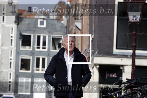 Amsterdam 14 april 2020
Andre v Duin gaat lekker vanaf zijn huis wandelen . Voor zijn raam staat een speelgoed beer voor de kinderen die de berenroute lopen . De beer was van zijn partner Martin
