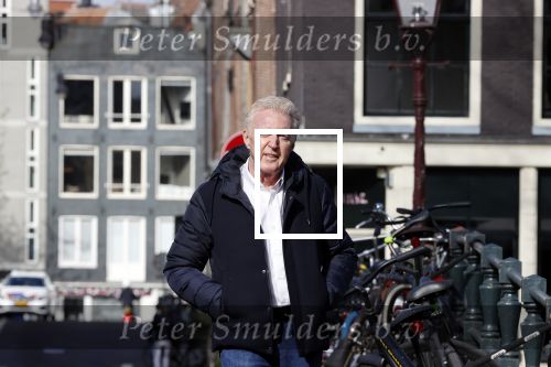 Amsterdam 14 april 2020
Andre v Duin gaat lekker vanaf zijn huis wandelen . Voor zijn raam staat een speelgoed beer voor de kinderen die de berenroute lopen . De beer was van zijn partner Martin