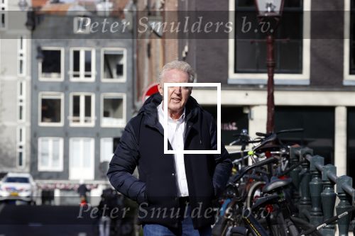 Amsterdam 14 april 2020
Andre v Duin gaat lekker vanaf zijn huis wandelen . Voor zijn raam staat een speelgoed beer voor de kinderen die de berenroute lopen . De beer was van zijn partner Martin