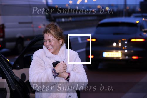 Schiphol 19 maart 2020
Romy Monteiro en haar vriend Jasper Suyk arriveren vanuit bangkok op Schiphol . Moeder Antje en haar partner Dennis halen ze op . Ook hun hondje is erbij.