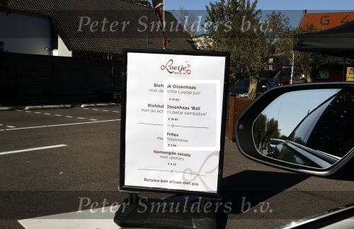 Ouderkerk aan de amstel 19 april 2020
Bij Loetje aan de amstel hebben ze een drive inn gemaakt.