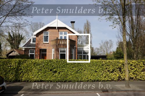 Amstelveen 10 en 11 april 2020
Carice v Houten en haar partner Guy Pearce hebben samen een nieuwe villa in Amstelveen gekocht.