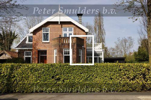Amstelveen 10 en 11 april 2020
Carice v Houten en haar partner Guy Pearce hebben samen een nieuwe villa in Amstelveen gekocht.