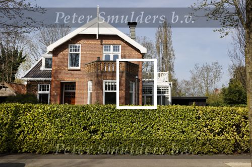 Amstelveen 10 en 11 april 2020
Carice v Houten en haar partner Guy Pearce hebben samen een nieuwe villa in Amstelveen gekocht.