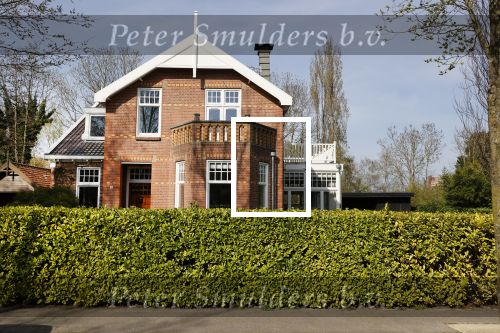 Amstelveen 10 en 11 april 2020
Carice v Houten en haar partner Guy Pearce hebben samen een nieuwe villa in Amstelveen gekocht.
