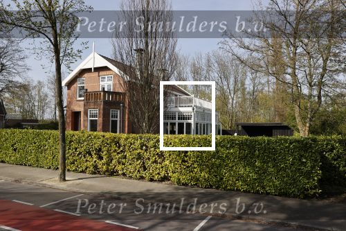 Amstelveen 10 en 11 april 2020
Carice v Houten en haar partner Guy Pearce hebben samen een nieuwe villa in Amstelveen gekocht.