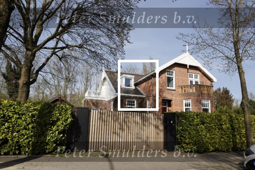 Amstelveen 10 en 11 april 2020
Carice v Houten en haar partner Guy Pearce hebben samen een nieuwe villa in Amstelveen gekocht.