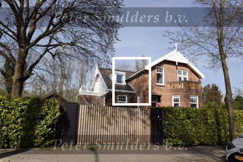Amstelveen 10 en 11 april 2020
Carice v Houten en haar partner Guy Pearce hebben samen een nieuwe villa in Amstelveen gekocht.
