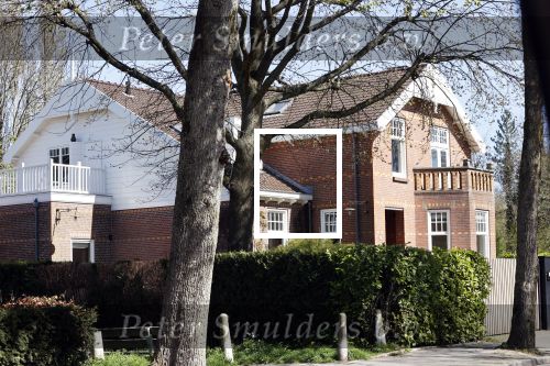 Amstelveen 10 en 11 april 2020
Carice v Houten en haar partner Guy Pearce hebben samen een nieuwe villa in Amstelveen gekocht.