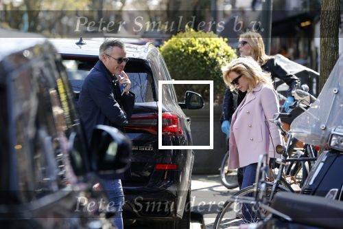 Amsterdam 4 april 2020
Connie Witteman en haar PA van vroeger Edwin op de cornelis schuytstraat.