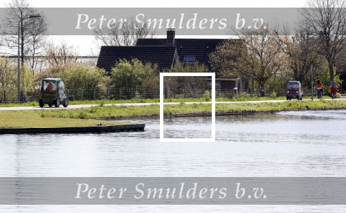 Ouderkerk aan de Amstel 11 april 2020
Connie Witteman en haar zoon Marvin Breukhoven  met zijn vriend Rick rijden met hun 2 biro CCCC karretjes langs de Amstel.