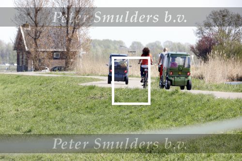 Ouderkerk aan de Amstel 11 april 2020
Connie Witteman en haar zoon Marvin Breukhoven  met zijn vriend Rick rijden met hun 2 biro CCCC karretjes langs de Amstel.