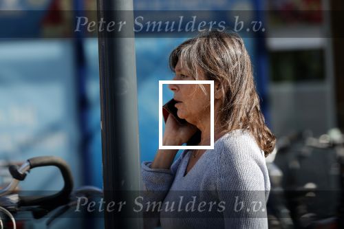 Bergen en Bergen aan Zee 6 april 2020
Debby Petter doet boodschappen in het centrum van Bergen.
