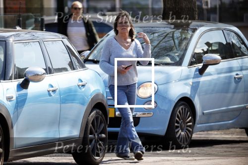 Bergen en Bergen aan Zee 6 april 2020
Debby Petter doet boodschappen in het centrum van Bergen.