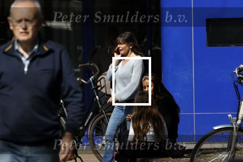 Bergen en Bergen aan Zee 6 april 2020
Debby Petter doet boodschappen in het centrum van Bergen.