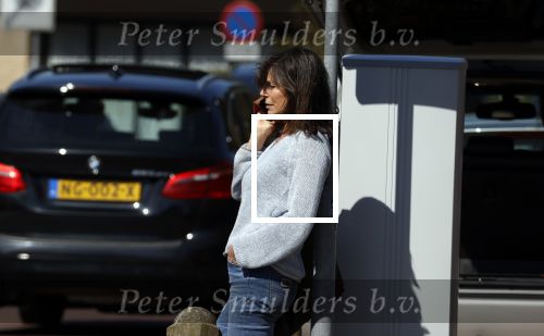 Bergen en Bergen aan Zee 6 april 2020
Debby Petter doet boodschappen in het centrum van Bergen.