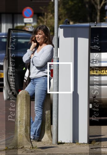 Bergen en Bergen aan Zee 6 april 2020
Debby Petter doet boodschappen in het centrum van Bergen.