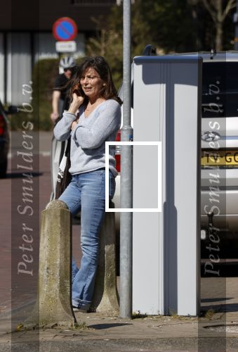Bergen en Bergen aan Zee 6 april 2020
Debby Petter doet boodschappen in het centrum van Bergen.
