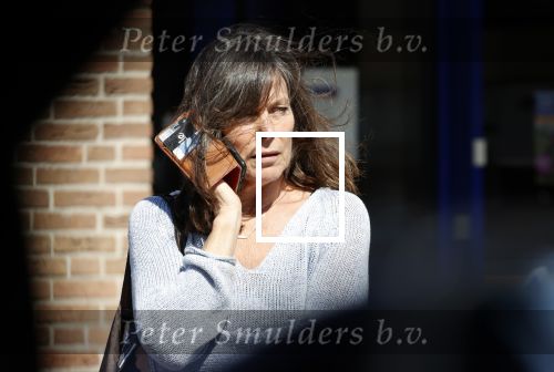 Bergen en Bergen aan Zee 6 april 2020
Debby Petter doet boodschappen in het centrum van Bergen.