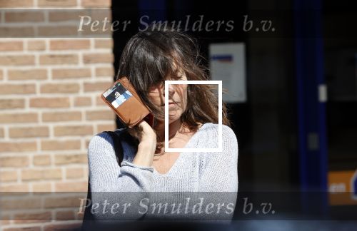 Bergen en Bergen aan Zee 6 april 2020
Debby Petter doet boodschappen in het centrum van Bergen.
