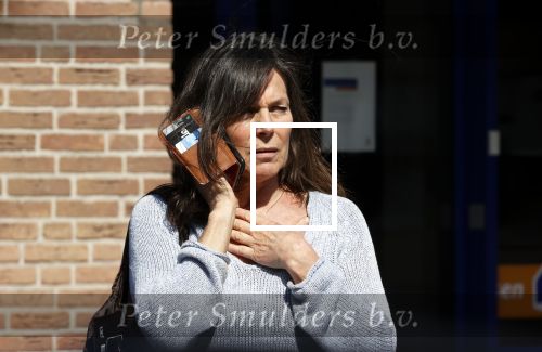 Bergen en Bergen aan Zee 6 april 2020
Debby Petter doet boodschappen in het centrum van Bergen.