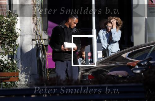 Amsterdam 7 februari 2020
Doutzen Kroes en haar man Sunnery James doen boodschappen met hun dochtertje op de cornelis schuytstraat