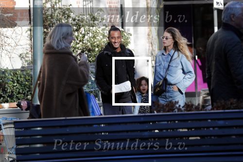Amsterdam 7 februari 2020
Doutzen Kroes en haar man Sunnery James doen boodschappen met hun dochtertje op de cornelis schuytstraat