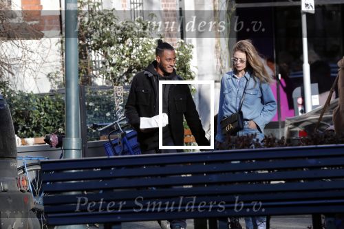 Amsterdam 7 februari 2020
Doutzen Kroes en haar man Sunnery James doen boodschappen met hun dochtertje op de cornelis schuytstraat