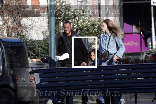 Amsterdam 7 februari 2020
Doutzen Kroes en haar man Sunnery James doen boodschappen met hun dochtertje op de cornelis schuytstraat