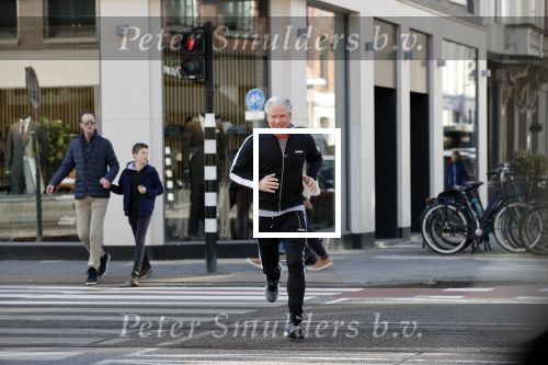 Amsterdam 16 maart 2020
Dries Roelvink hardlopend op de pc hooftstraat