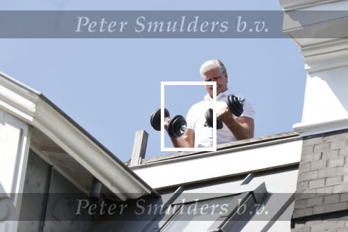 Amsterdam 17 april 2020
Dries Roelvink ytraint op het dakterras van zijn appartement op de pc hooftstraat.