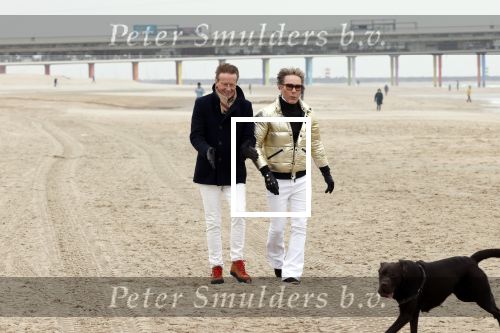 Scheveningen 20 maart 2020
Frank en Rogier met hun honden op het strand.