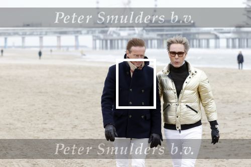 Scheveningen 20 maart 2020
Frank en Rogier met hun honden op het strand.