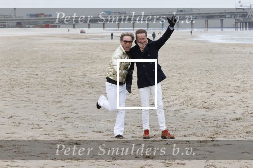 Scheveningen 20 maart 2020
Frank en Rogier met hun honden op het strand.