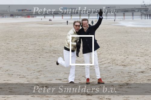 Scheveningen 20 maart 2020
Frank en Rogier met hun honden op het strand.
