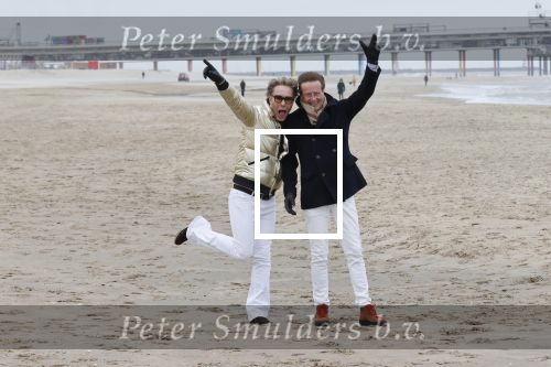 Scheveningen 20 maart 2020
Frank en Rogier met hun honden op het strand.