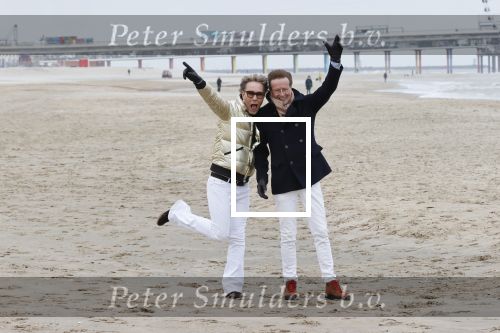 Scheveningen 20 maart 2020
Frank en Rogier met hun honden op het strand.
