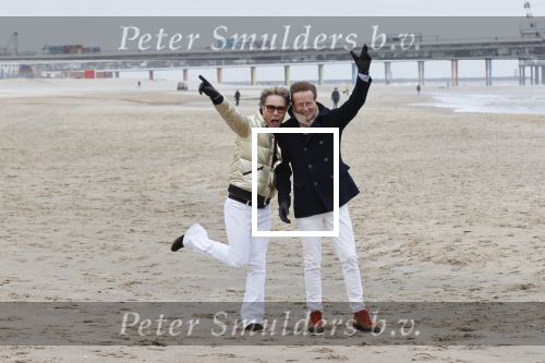 Scheveningen 20 maart 2020
Frank en Rogier met hun honden op het strand.